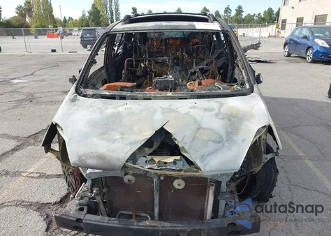 2010 Toyota Sienna Xle z USA, uszkodzony, nr VIN 5TDYK4CC3AS306697